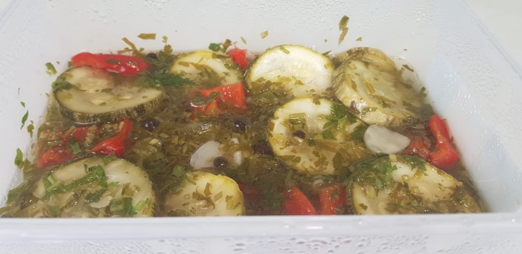 Как приготовить маринованные кабачки?